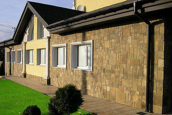 Облицовка фасада натуральным камнем. — АУРУМ групп Облицовка фасада натуральным камнем. — АУРУМ групп