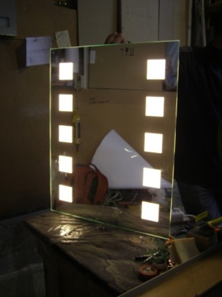 зеркало со скрытой подсветкой на светодиодах