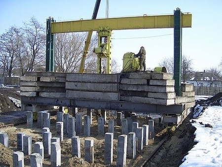 Вдавливание свай установкой УВ-150