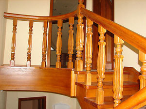 Лестницы, элементы лестниц из массива. &mdash; Головченко