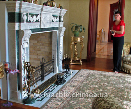 Камин из мрамора