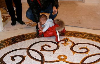 Золотая розетка на пол &mdash; Мозаика Центр