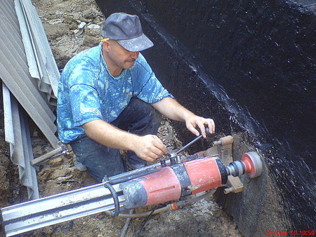 Алмазне буріння та різка залізобетону для влаштування інженерних комунікацій,  дверних та віконних отворів.