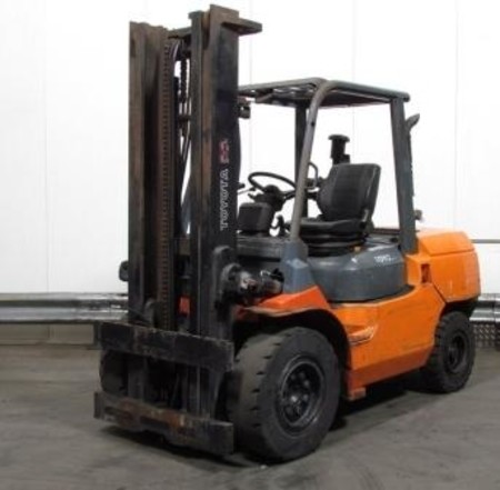 Газовый погрузчик 3т из Европы