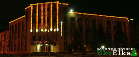 Оформление фасада завода светодиодными гирляндами